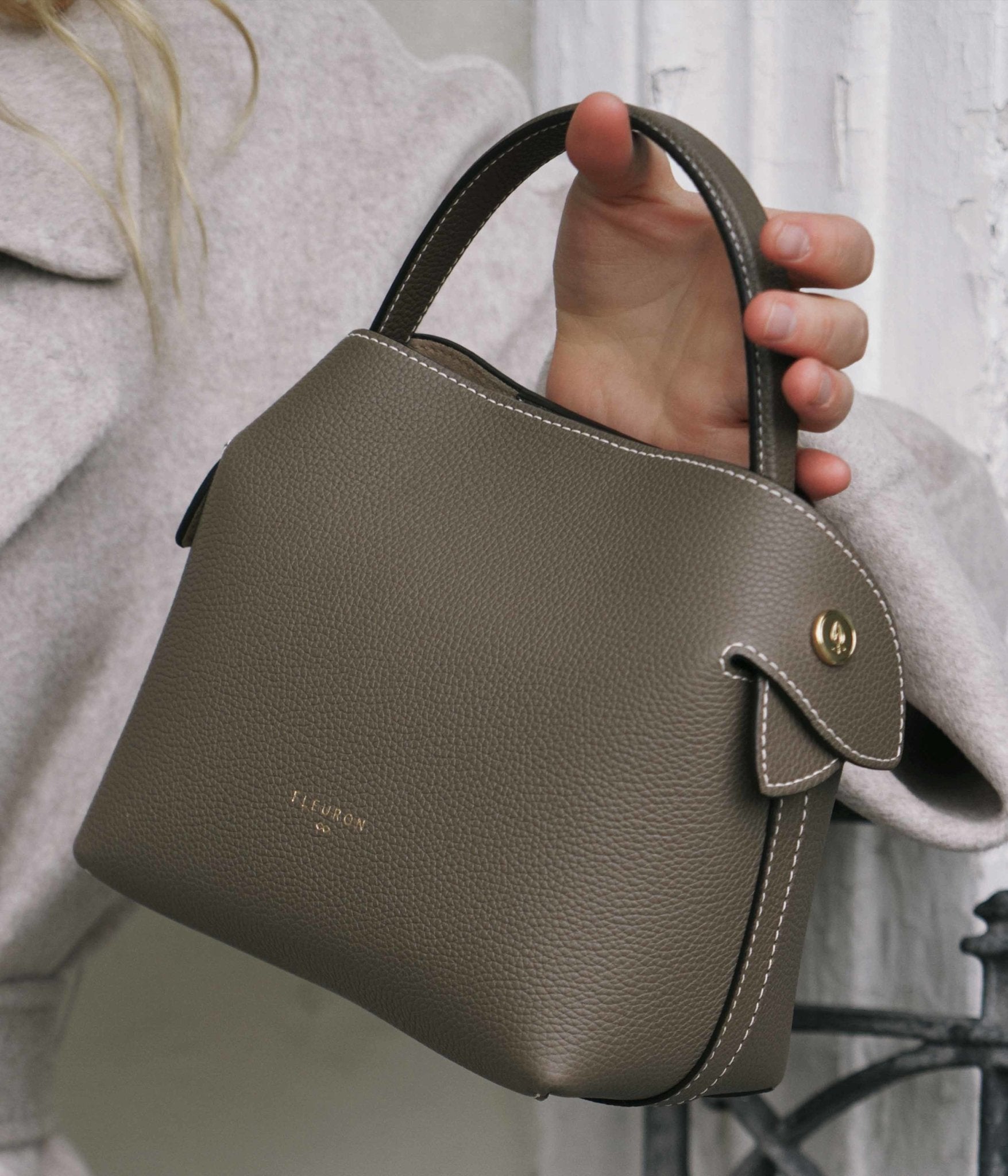 パリ発★FLEURON MINI SWANN レザー ショルダーバッグ 2way Mini Swann • Taupe – Fleuron Paris
